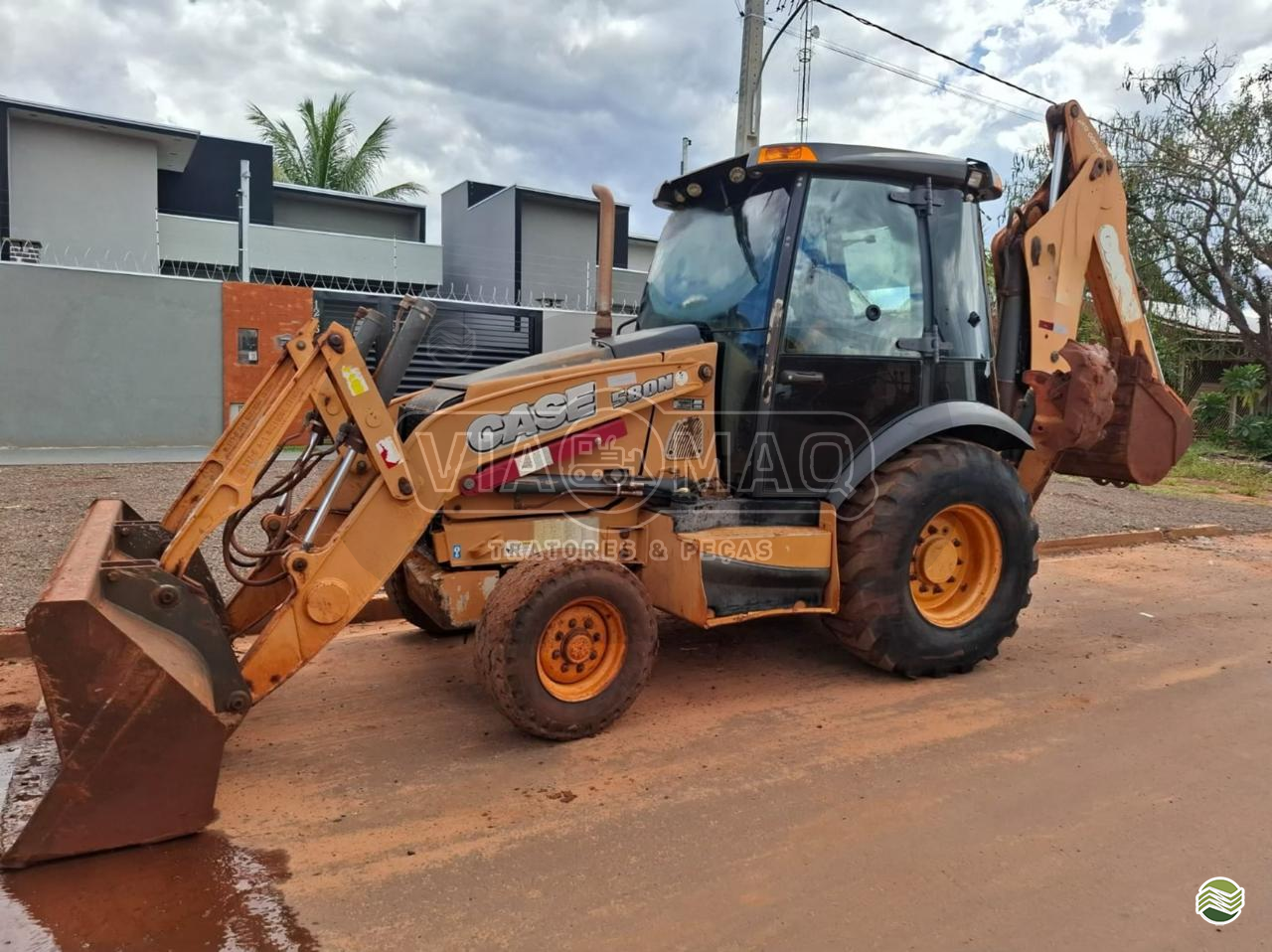 RETRO ESCAVADEIRA CASE 580M Tração 4x2 Viamaq Tratores e Peças CAMPO GRANDE MATO GROSSO DO SUL MS